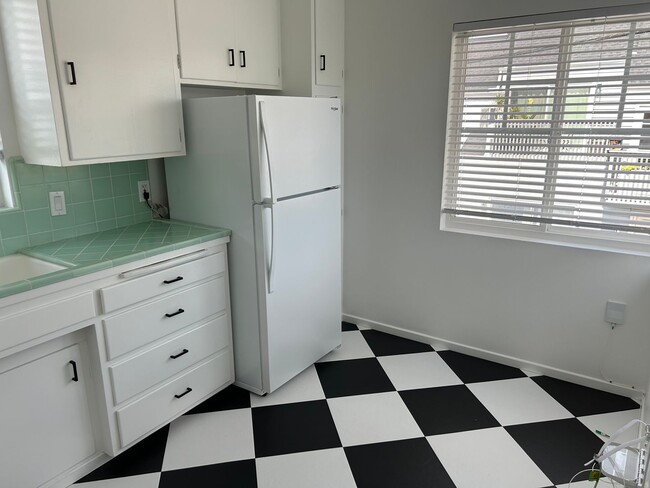 Building Photo - 4208 Fanuel St