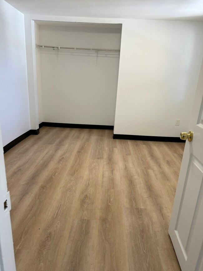 Building Photo - 222 Main St