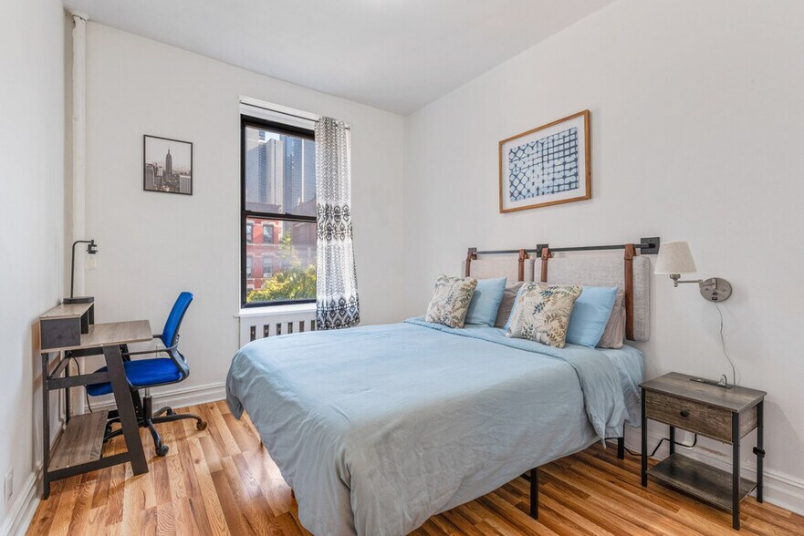 Building Photo - 414 W 46th St