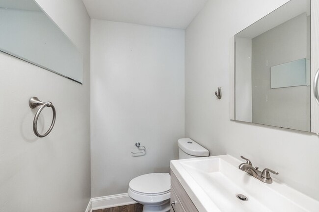 Building Photo - 3 bedroom 2.5 bathroom townhome for rent