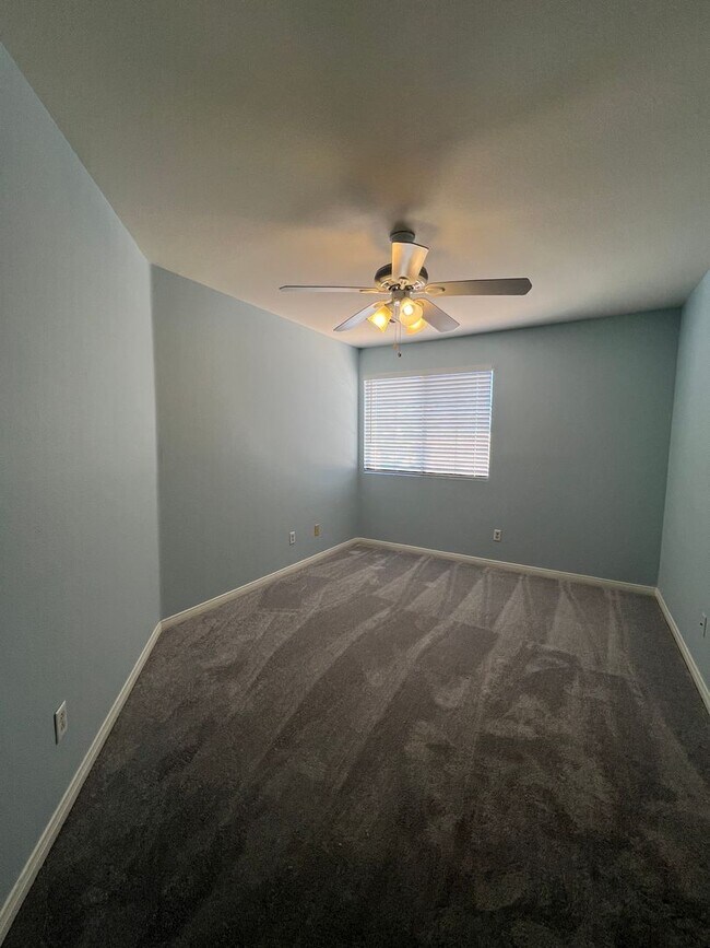 Building Photo - Beautiful Henderson Home!