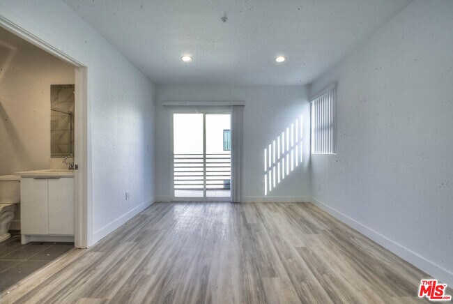 Building Photo - 4308 Normandie Ave