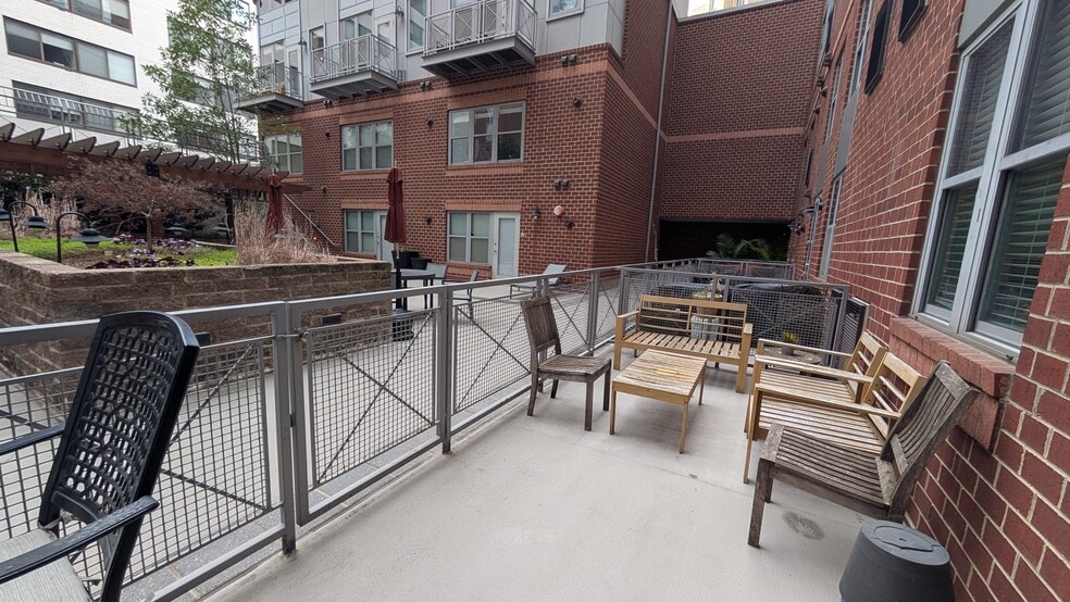 Building Photo - 1300 N St NW