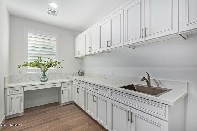 Building Photo - 37100 N Gantzel Rd