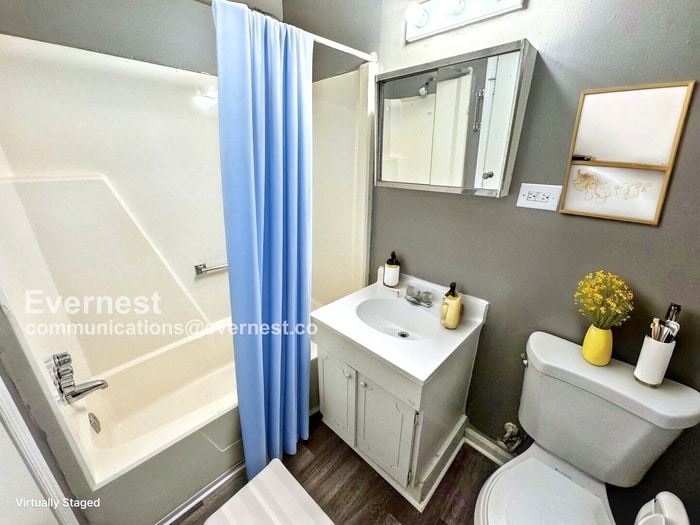 Building Photo - 5003 Alan Dr