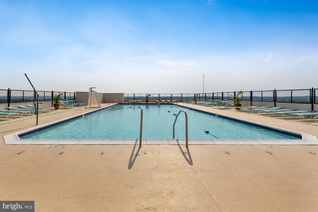 Building Photo - Sun-Filled 1BR/1.5BA with Garage Parking in The Willoughby!