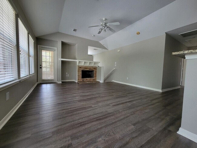 Building Photo - 77 Woodlily Pl