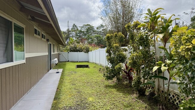 Building Photo - 16-2063-2063 Pearl Dr