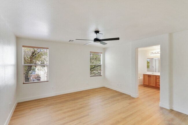 Building Photo - 5870 Lustrous Ct