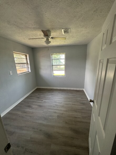 Building Photo - 222 E 38th St