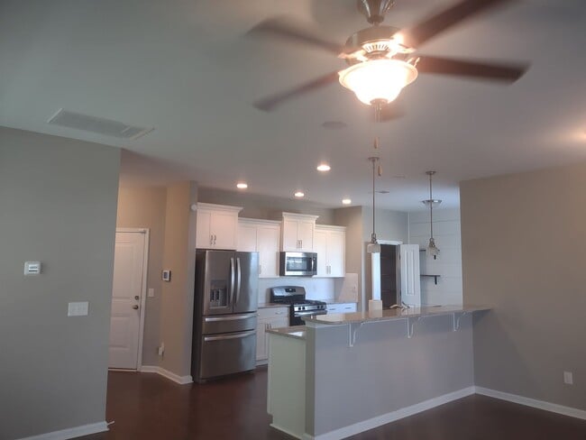 Building Photo - Spectacular Three Bedroom Home in Liberty Ridge!