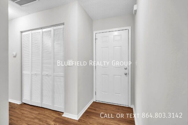Building Photo - 111 White Willow Ct