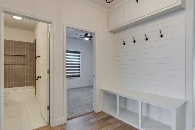 Building Photo - Custom built home in West Lubbock