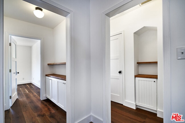 Building Photo - 1430 S Sierra Bonita Ave