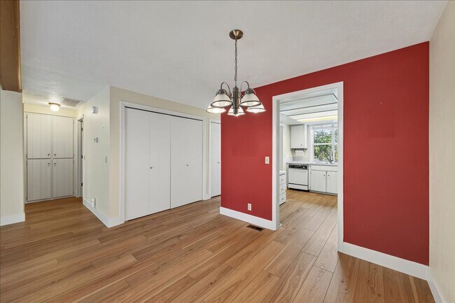Building Photo - Charming SE Boise Townhome Near the Greenbelt