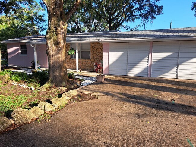 Building Photo - Charming 2-bedroom, 1-bath home