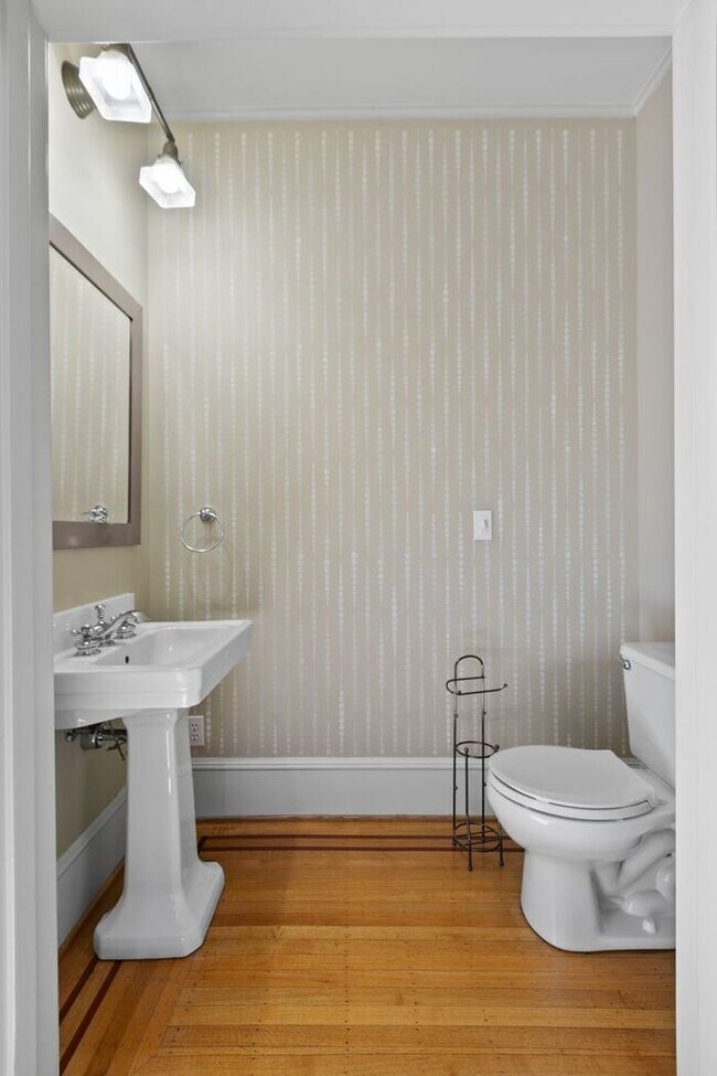 Building Photo - Stunning 1909 Craftsman w/ AC in Coveted Capitol Hill