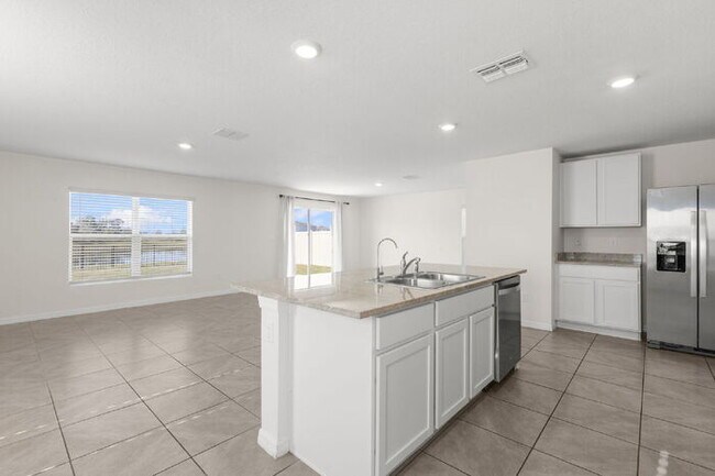 Building Photo - "Spacious 4-Bedroom Retreat with 3 Full Baths - 2260 Sq Ft of Comfort in Parrish, FL!"