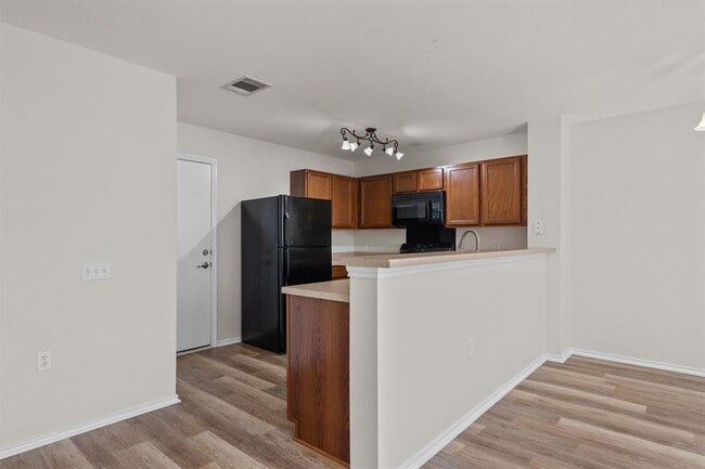 Building Photo - 5825 Silver Screen Dr