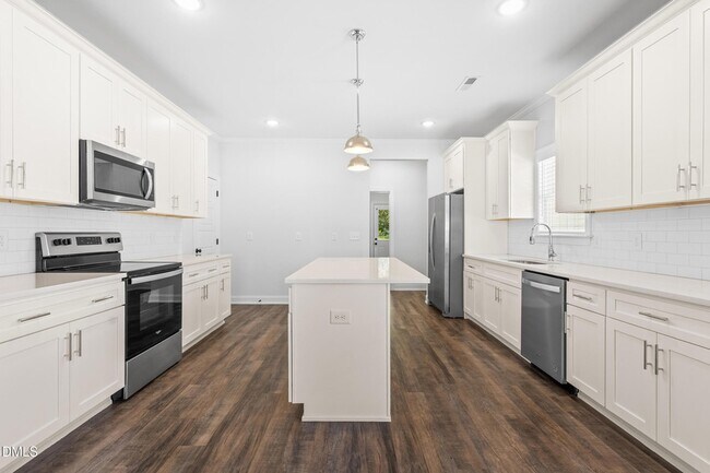 Building Photo - 148 E Battery Cir