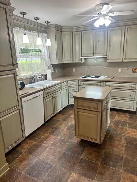 Building Photo - 2916 Windemere Cir