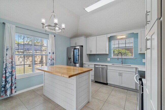 Kitchen - 65 Bay Tree Dr