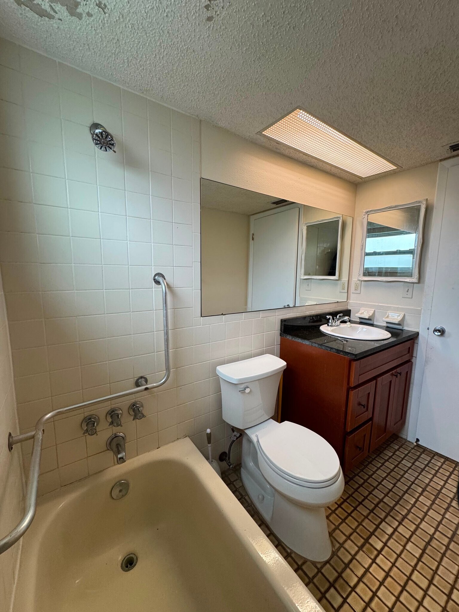 Building Photo - 9945 Woodridge Ct
