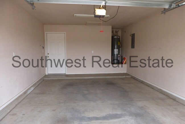 Building Photo - 2 bedroom 2 bath home.