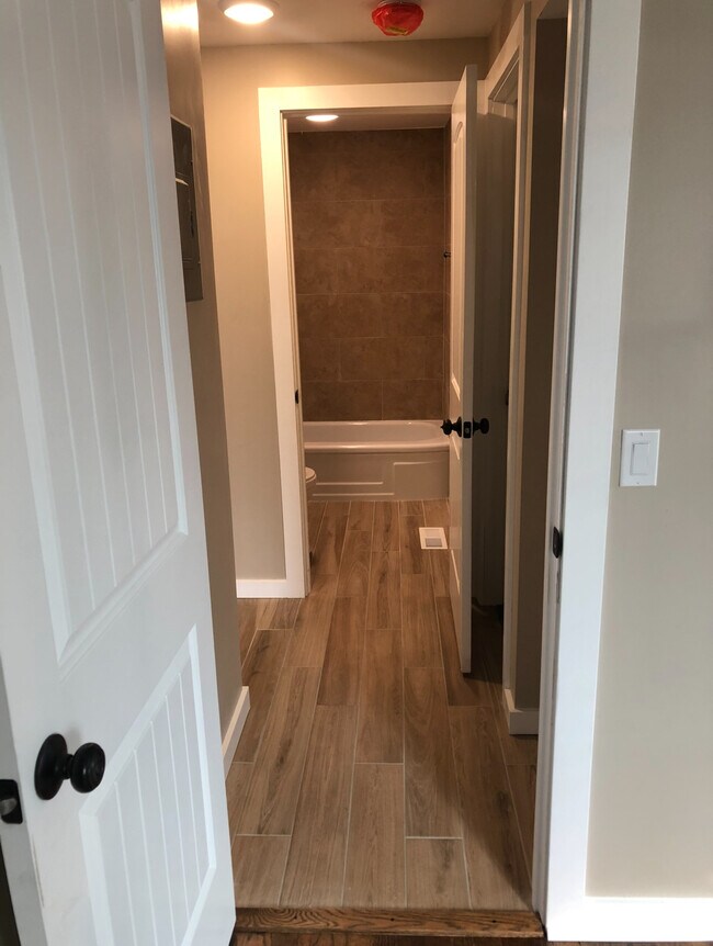 Building Photo - 1145 Montgomery St W