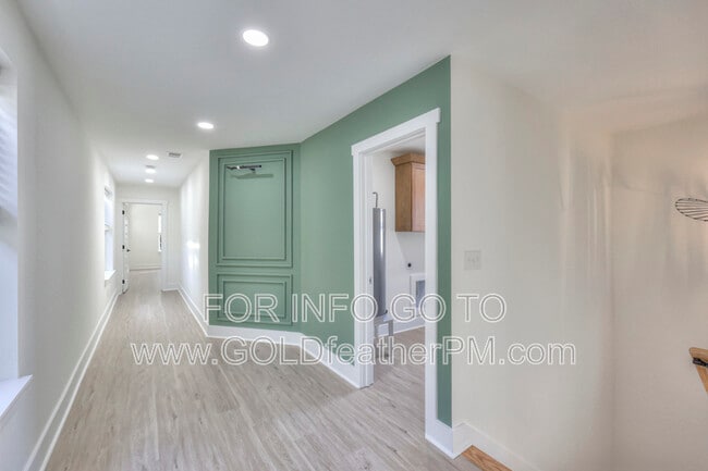 Building Photo - 402 E Trinity Ln