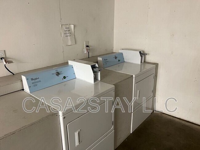 Building Photo - 4915 Saddlebrook Ln