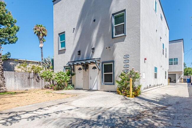 Building Photo - 16753-16755 1/2 Sherman Way