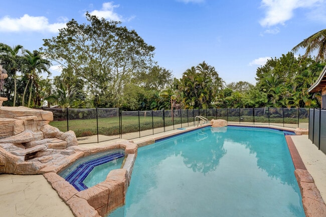 Building Photo - 5612 Harding St