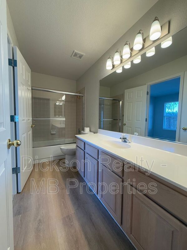 Building Photo - 4711 Bradford Ln