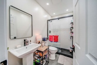 Building Photo - Ultimate 6-Bedroom House with Amazing Front Porch!