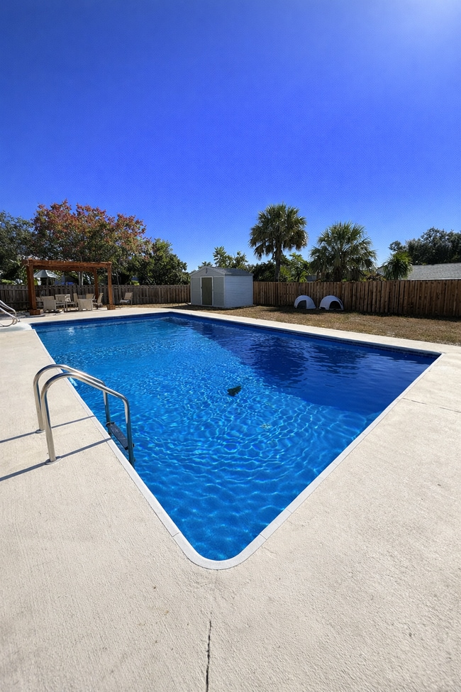 Building Photo - 8127 Chesebro Ave