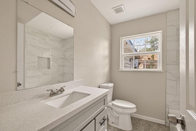 Building Photo - 1618 Palmwood Dr