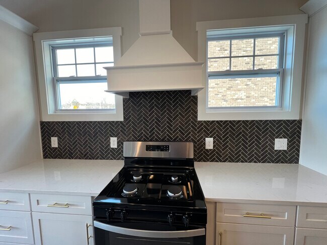 Building Photo - Clarksville Luxury home