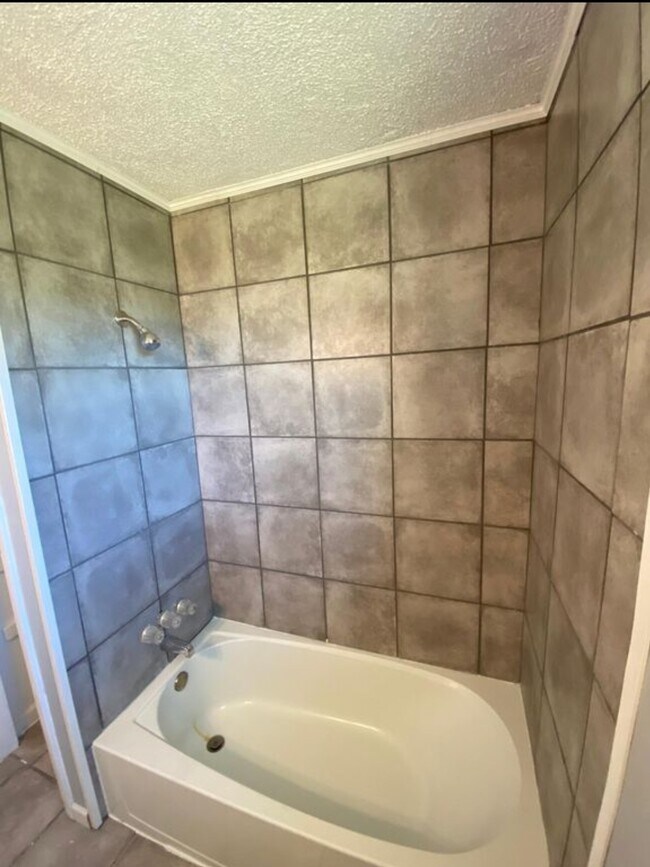 Building Photo - 29 Burdock Cir