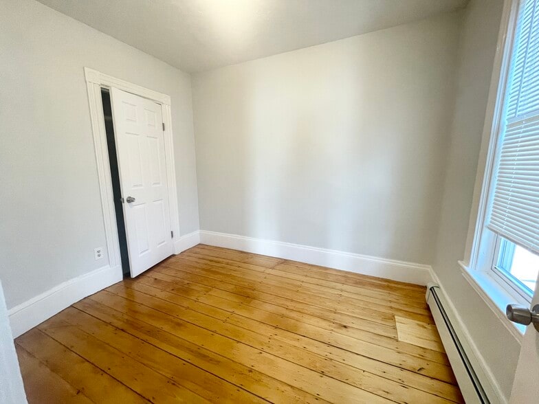 Building Photo - 22 Howell St