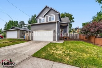 Building Photo - Great, Spacious & Inviting Home in the Heart of Milwaukie! BEST PRICE NOW $3,4500!!