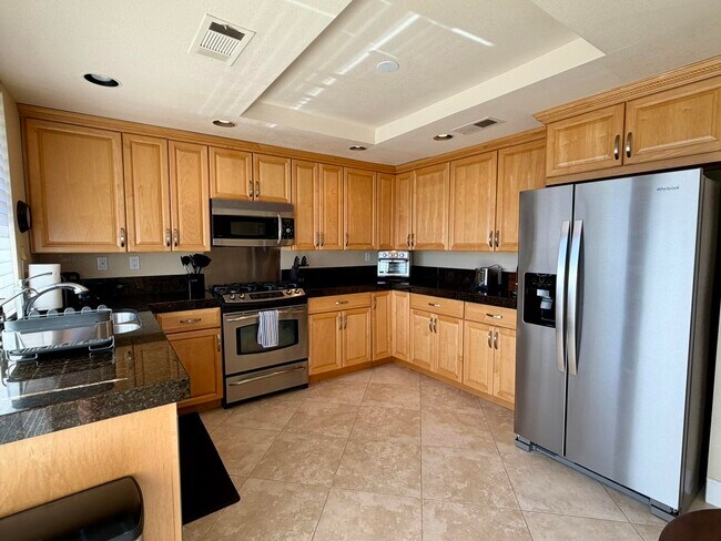 Building Photo - 240 Santa Barbara Cir