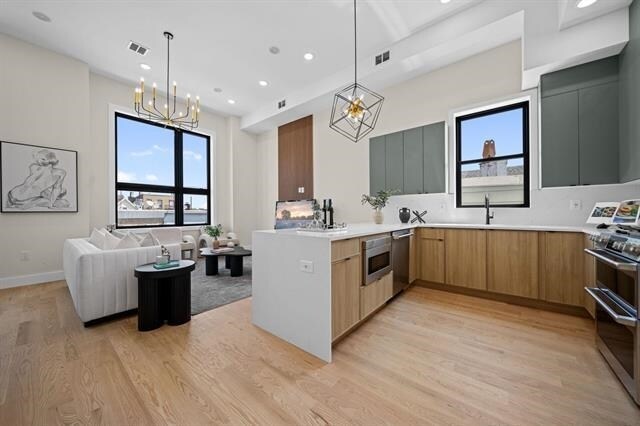 Building Photo - 27 Graham St