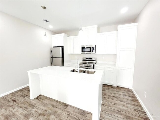 Building Photo - 1015 E Starr Rd