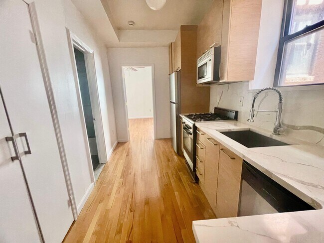 Building Photo - 163 Baldwin Ave