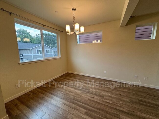 Building Photo - 2537 Filbert Ave