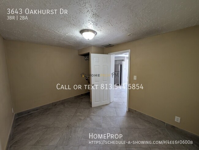 Building Photo - 3643 Oakhurst Dr