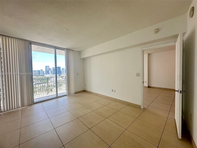 Building Photo - 1750 N Bayshore Dr
