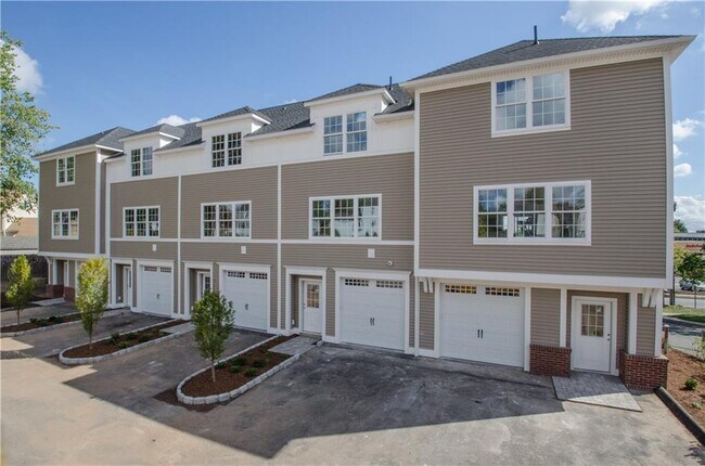 Building Photo - 777 N Main St