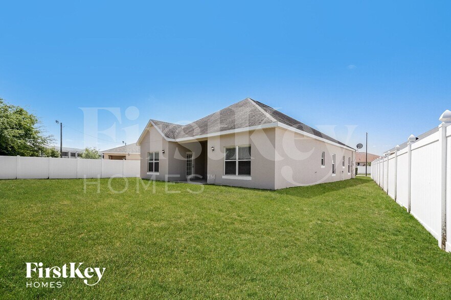 Building Photo - 209 Magical Way